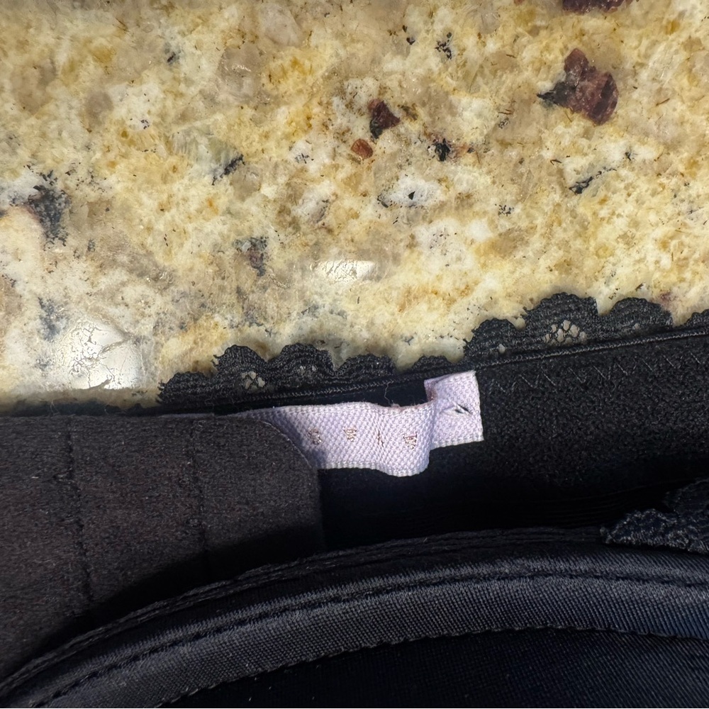 Savage x Fenty Black Lace Bra size 46D - Picture 2 of 3